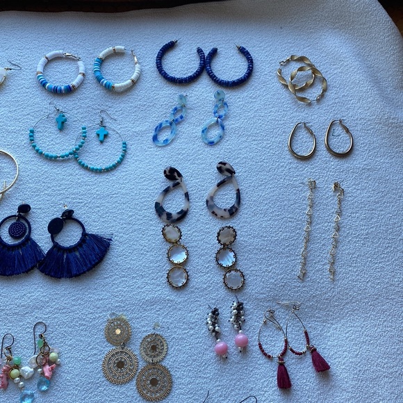 36 pairs of earrings Many need to be polished. Think hoops are Kendra Scott - Picture 5 of 7